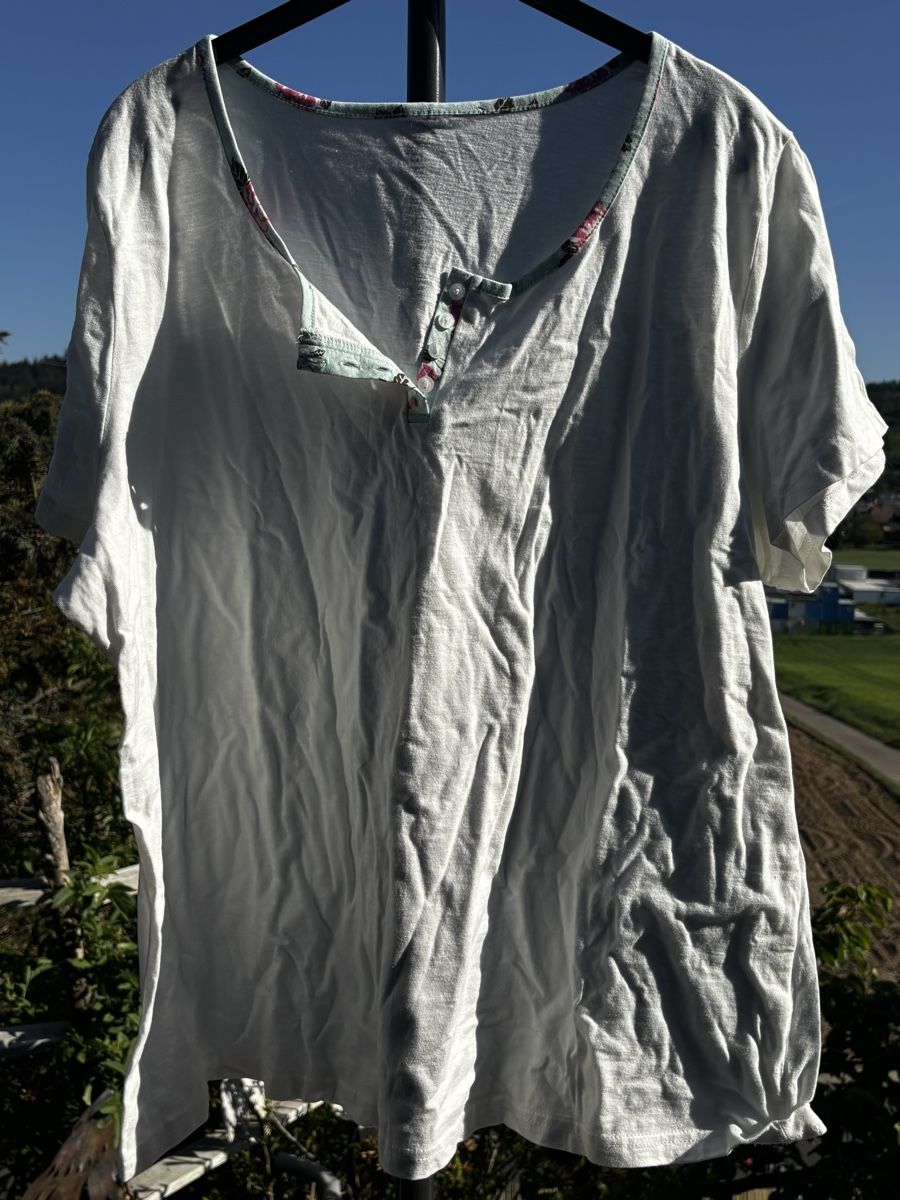T-shirt: T-Shirt  – Usato da Walterswil SO venduto da Sunshineyupi