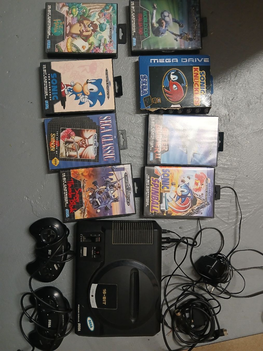 Sega Console: SEGA Mega drive - complète avec 8 jeux – Usato da Brignon (Nendaz) venduto da dan_8jby