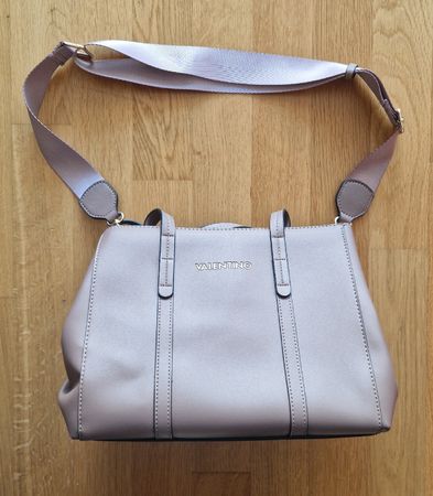Sac à main Valentino couleur gris taupe