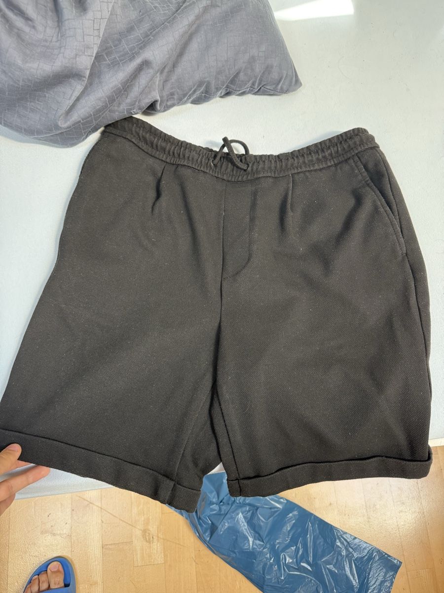Zara Pantaloni: Zara Shorts L – Usato da Immensee venduto da footballsuppliersz
