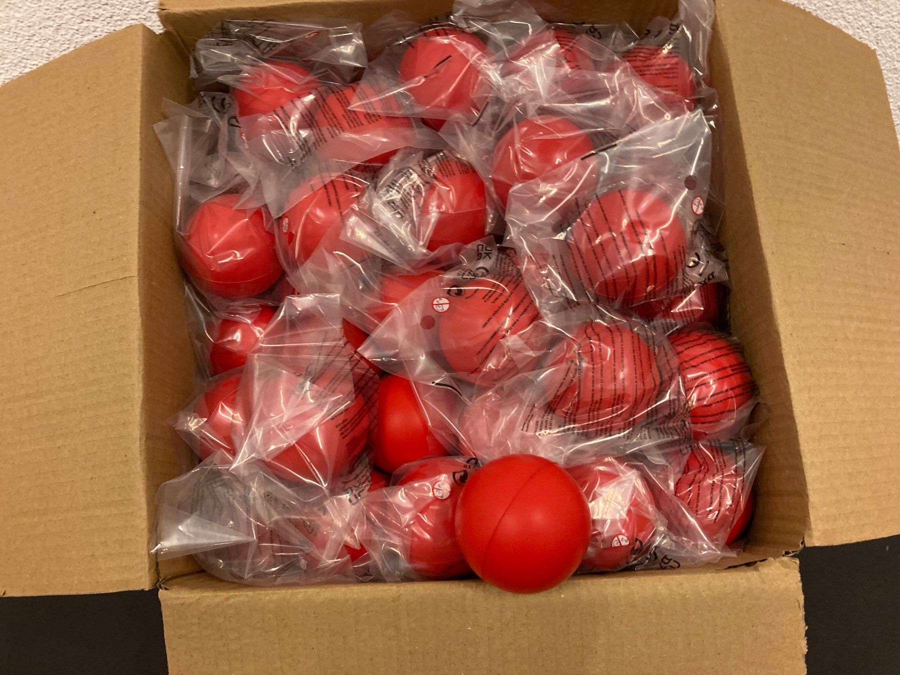 Palloni: Restposten Softbälle rot, 125 Stück, ca. 6 cm Durchmesser – Nuovo e nell'imballaggio originale da Neuenhof venduto da jorogo 2