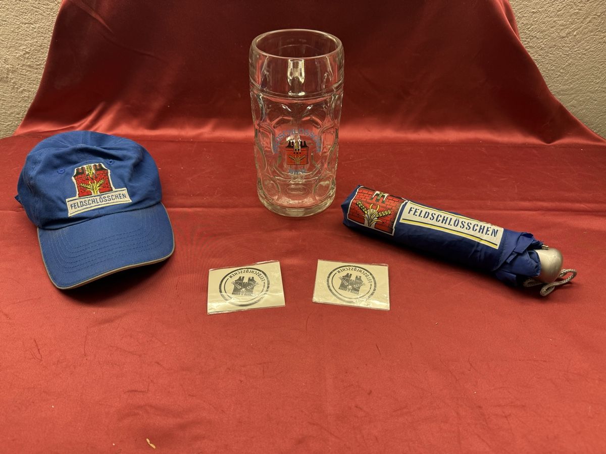 Altre raccolte & rarità: Feldschlösschen Set Kappe Bierkrug Regenschirm mit 2 Aufkleb – Usato da Zofingen venduto da Freewilli78