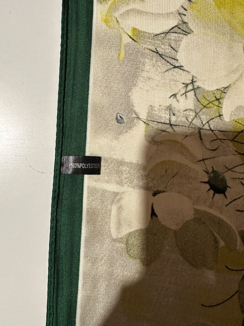 Foulard & Sciarpe: New Beautiful Floral Polyester Scarf – Nuovo (secondo la descrizione) da Gattikon venduto da Sarahs_Schatzkammer 2