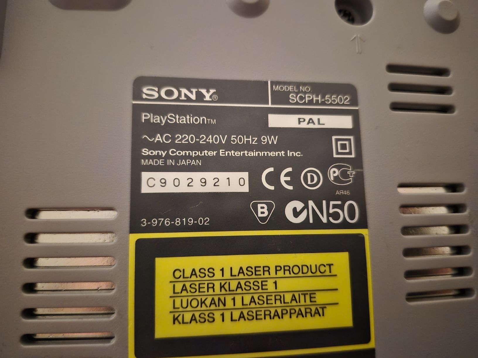 Sony Konsolen: schöne PlayStation 1 mit Game und 2 Pad – Gebraucht aus Dielsdorf von BARDARRU 4