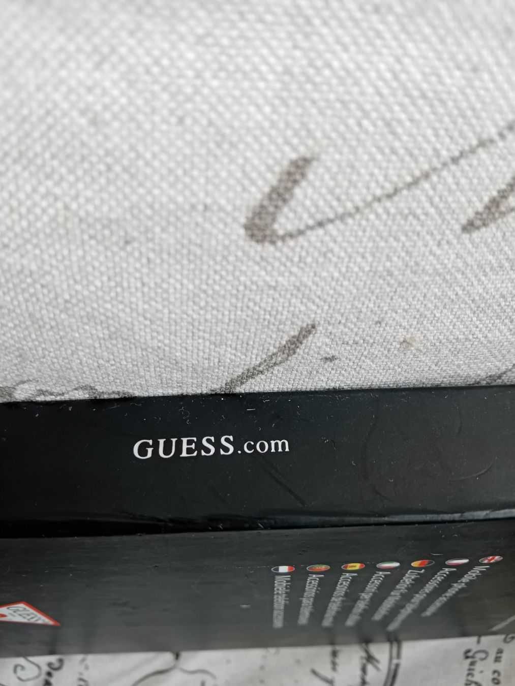 Apple Handys / Smartphones: Guess Bookstyle Case iPhone 5 / 5S Neuwertig – Neu und originalverpackt aus Rüthi (Rheintal) von titlis07 3