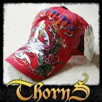 Thorns Cap pinup girl in rot