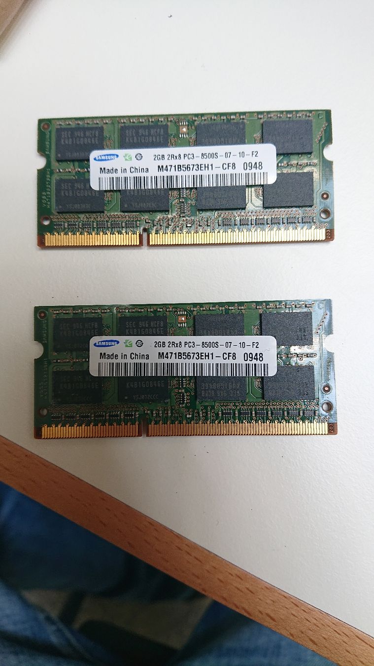 Samsung Memoria / RAM: Samsung 2 Stück 2gb 2Rx8 PC3 8500S RAM – Usato da Flawil venduto da rcnkr