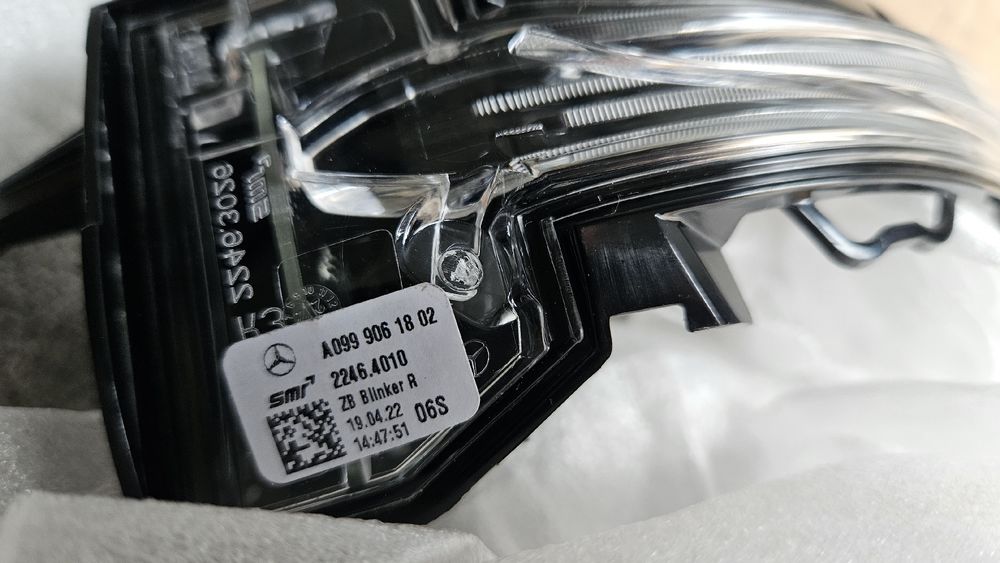 Mercedes-Benz Tutti pezzi di ricambio auto: Indicatore di direzione Mercedes-Benz destro Classe A o CLA – Nuovo e nell'imballaggio originale da Minusio venduto da demi0110 4
