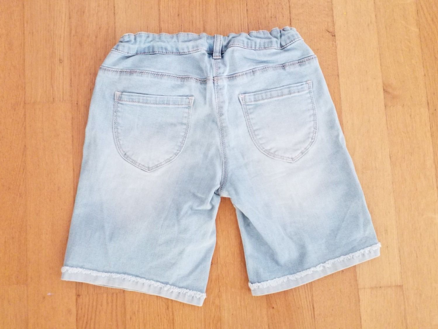 C&A Pantaloni: Mädchen Shorts – Usato da Sachseln venduto da Cadfael1 2