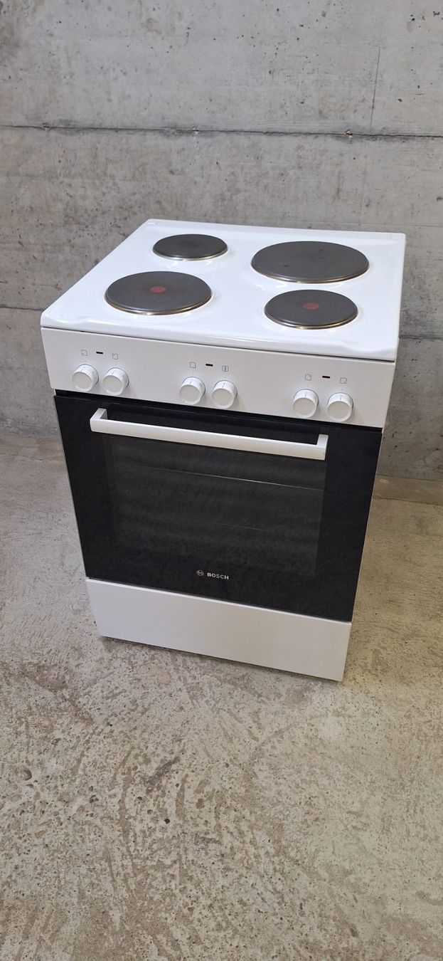 Cucine: Kochherd Bosch freistehend mit Backofen – Usato da Sumiswald venduto da eygelb59