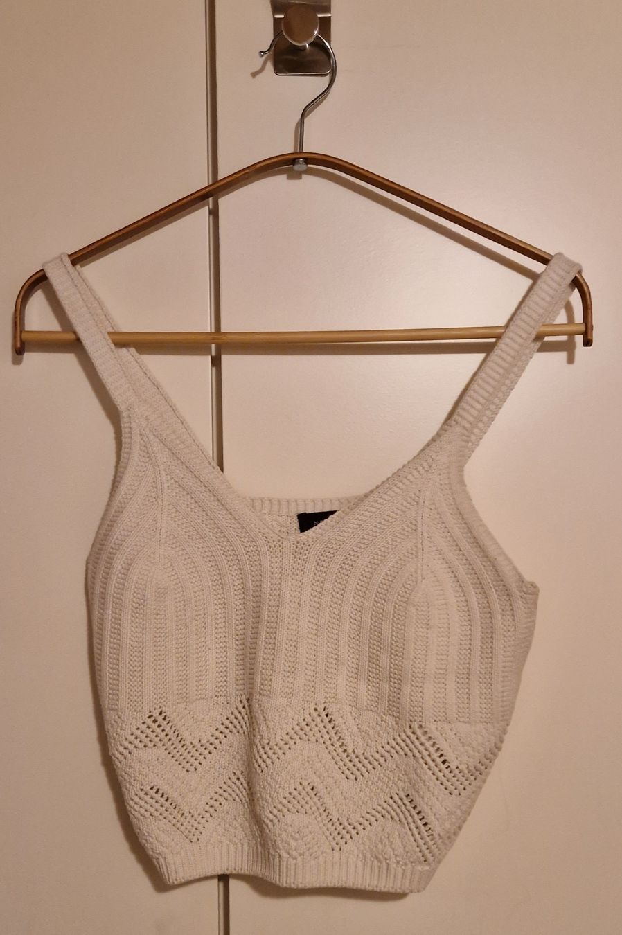 New Look Tops: Strick-Top weiss, kurz – D'occasion à Andermatt par nin_ks9v