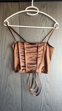 Top brun en satin