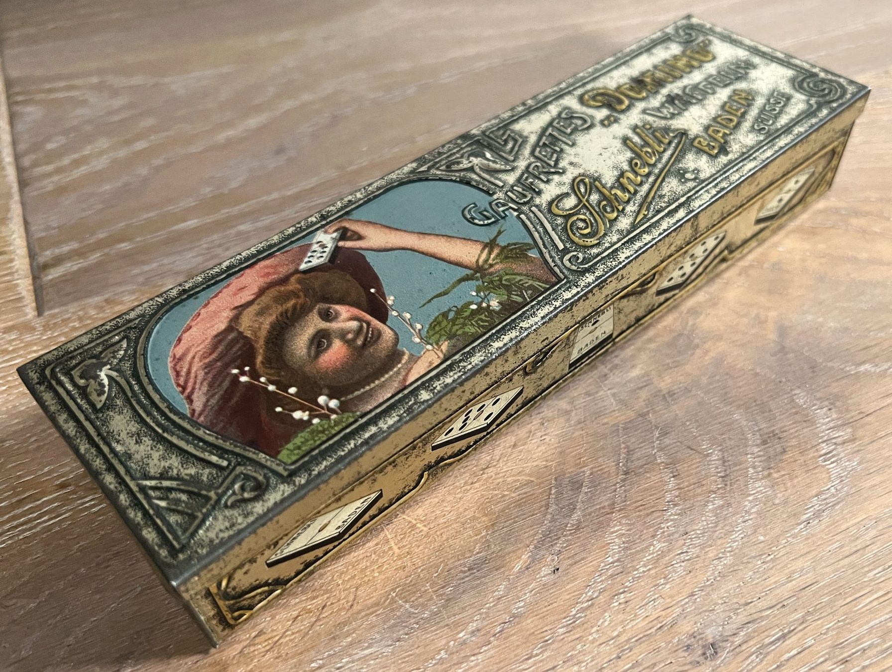 Schnebli Barattoli: antike Blechdose Schnebli Baden "DOMINO" ca. 1908 – Usato da Rothrist venduto da Brandystar