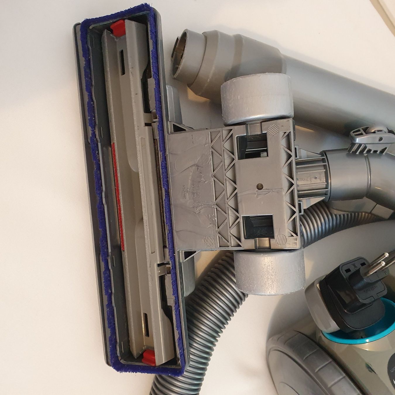 Dyson Staubsauger & Zubehör: Dyson DC08 – Defekt aus Lausanne von  2