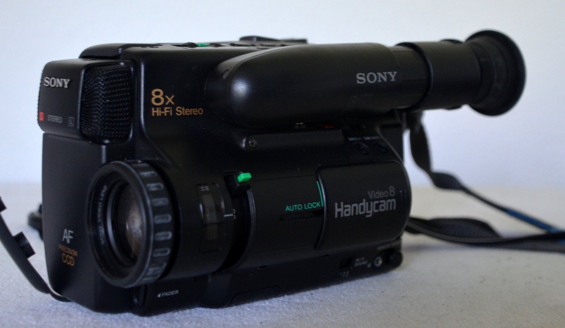 Sony Videocamere: Camcorder / caméscope Sony CCD-TR75E Video 8 – Difettoso da Collonges venduto da arashee 1