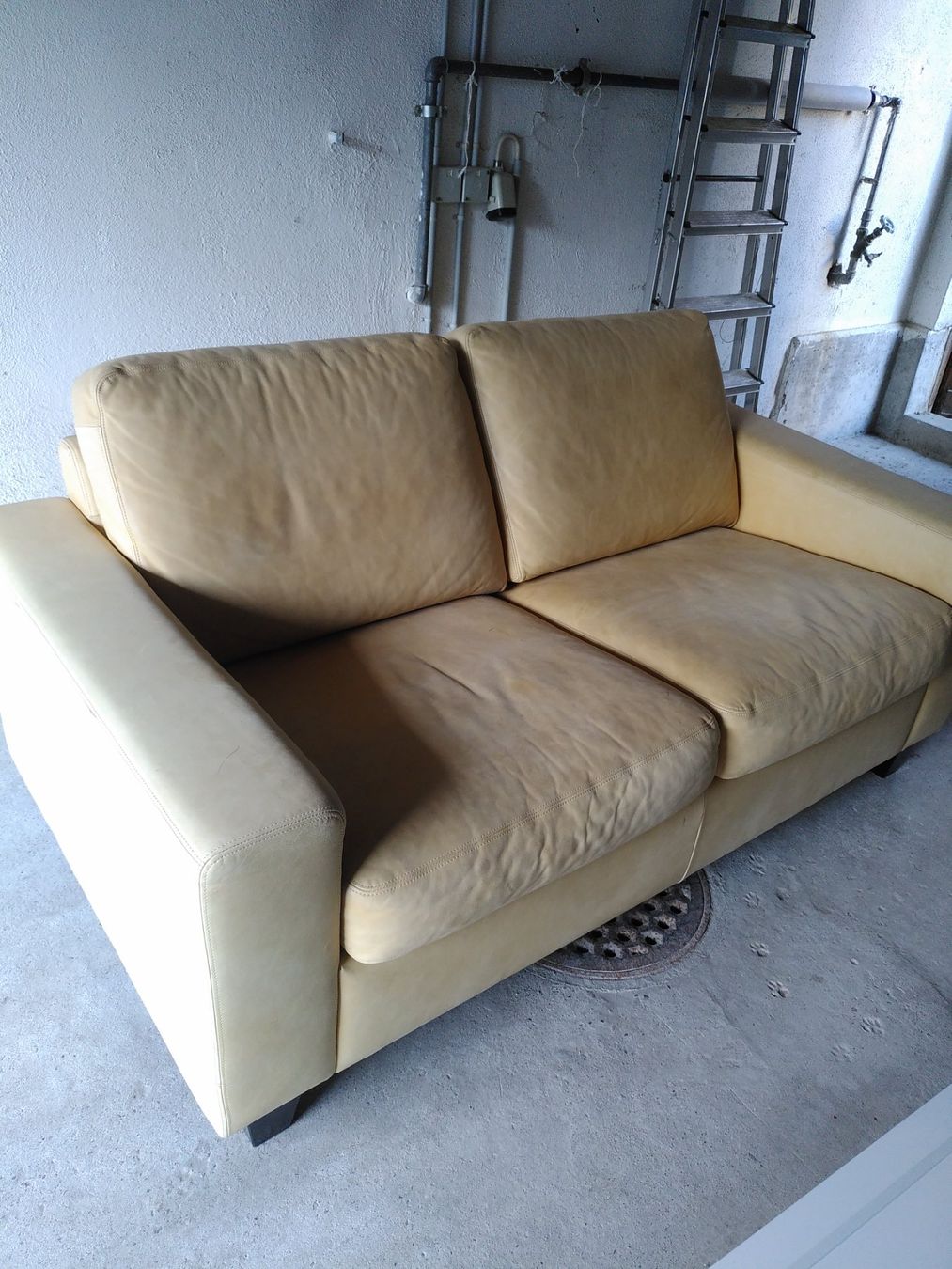 Sofas: Sofa aus Leder – Gebraucht aus Tann von Dieterbaumann