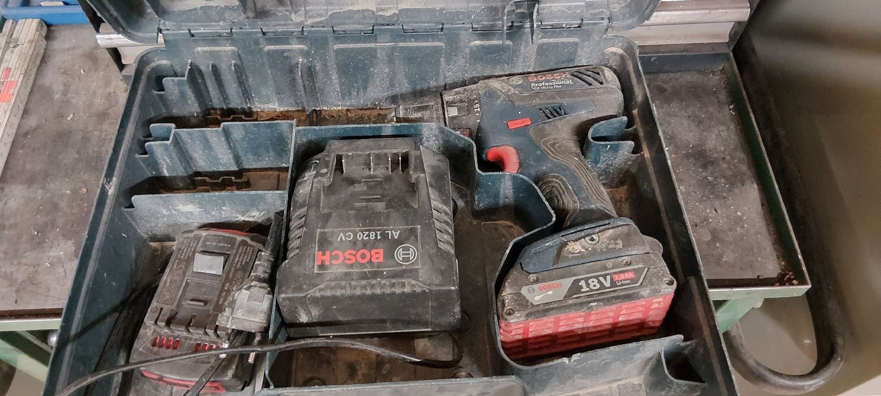 Bosch Perceuses: Perceuse visseuse Bosch  accus et chargeur – D'occasion à Renens VD par Floram1989