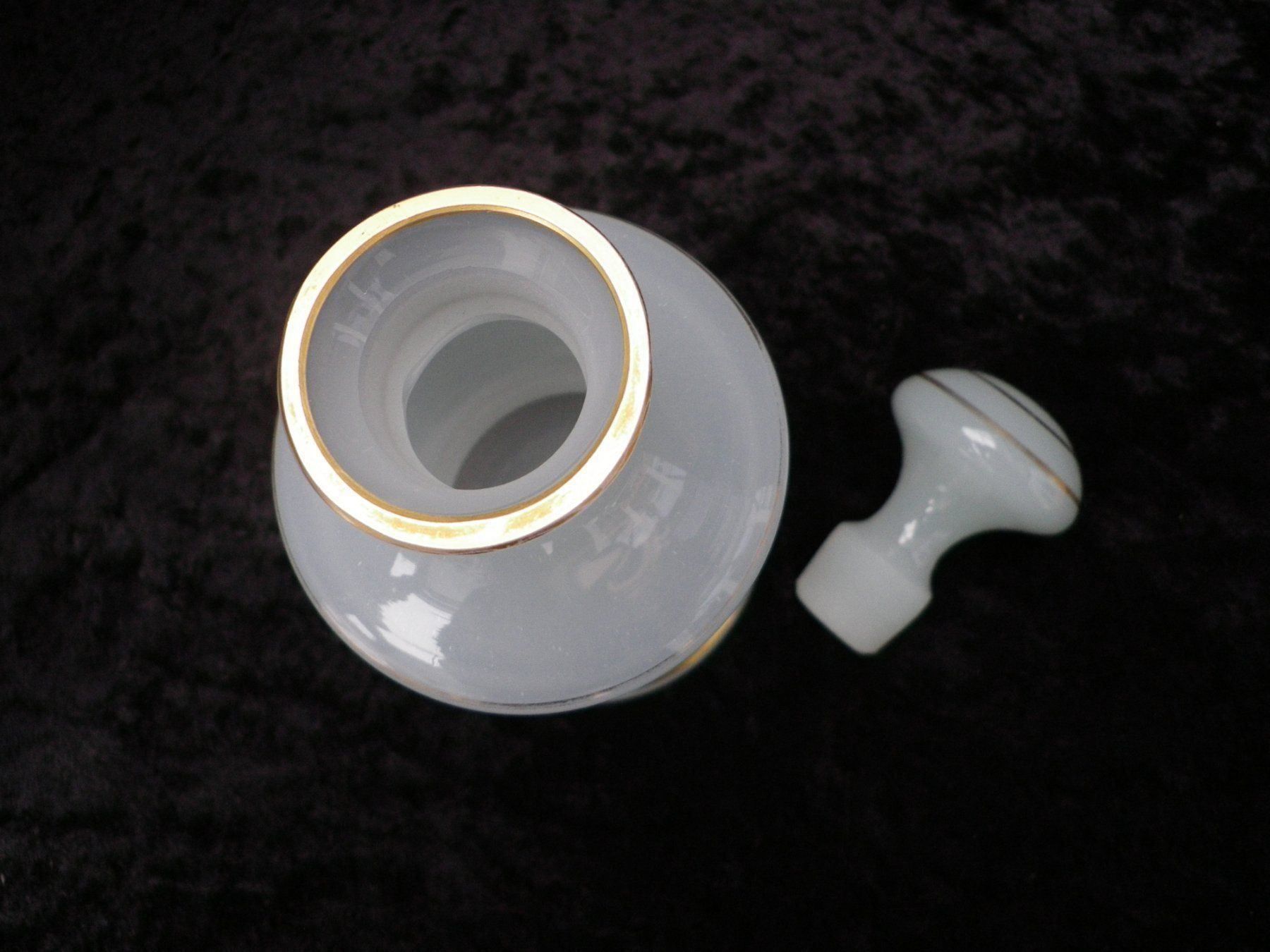 Flacons: Grosser Flacon aus Opalineglas – Gebraucht aus Reinach BL von Annodomini 5