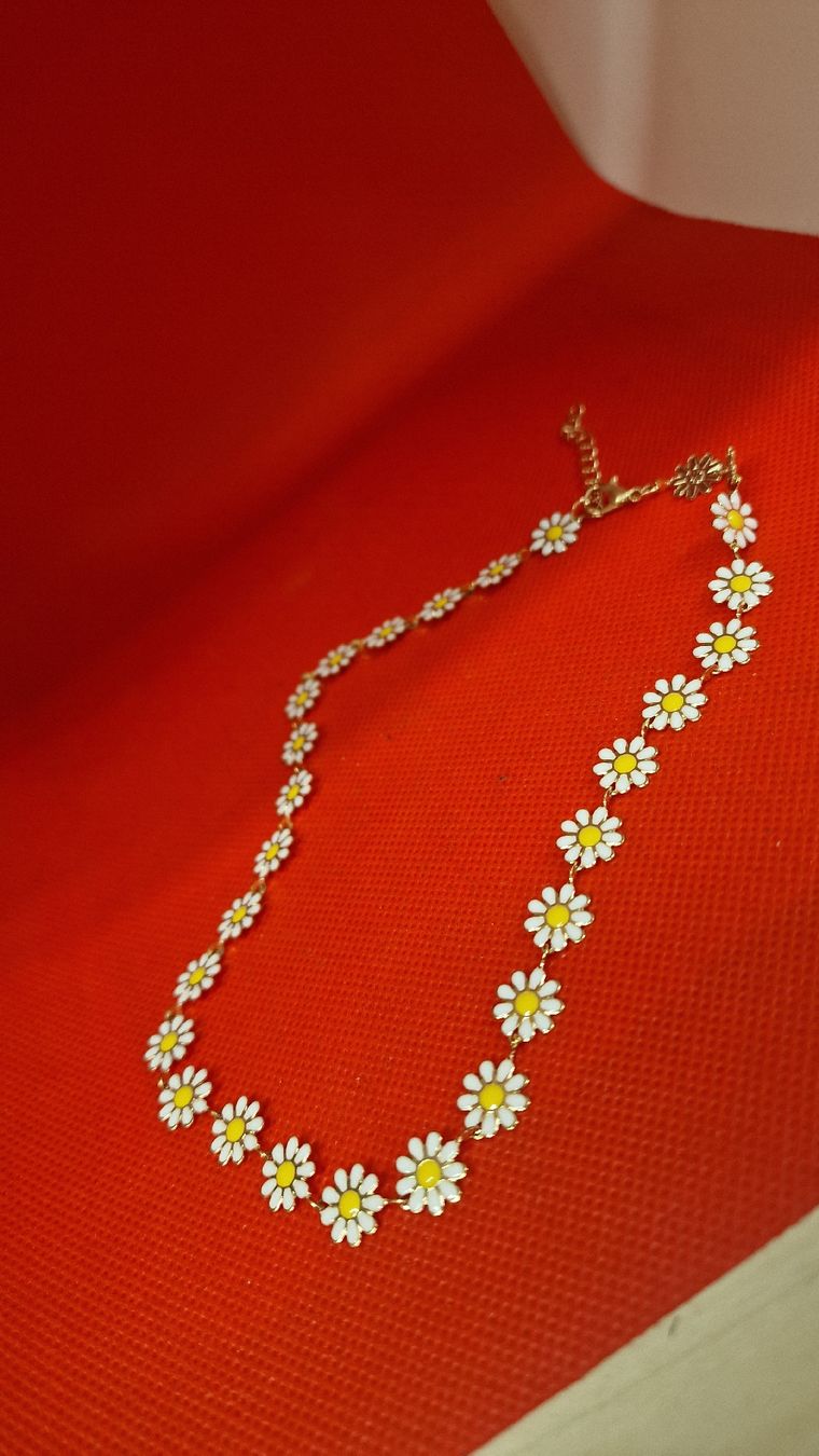 Catenine: Süssi Halskette mit Gänseblümchen - perfekt – Nuovo (secondo la descrizione) da Herisau venduto da Antiques.AR 1