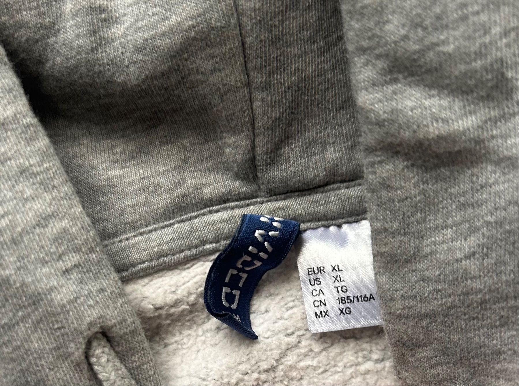 H&M Pullover & Sweatshirts: Grauer Hoodie Oversized Grösse XL – Gebraucht aus Basel von likeitbuyit 2