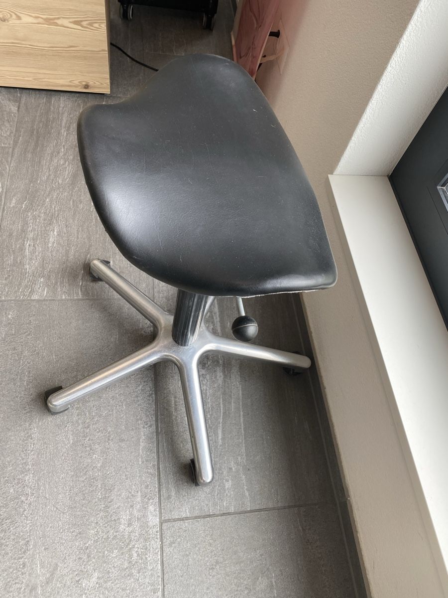 Rollstühle: Sattelhocker Drehstuhl – Gebraucht aus Emmetten von an__66ct