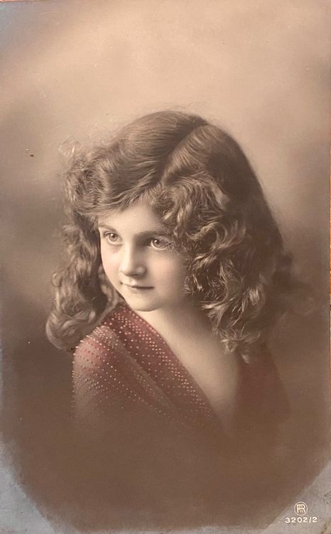 Antike Foto AK Kind - Mädchen Portrait aus England | Kaufen auf Ricardo