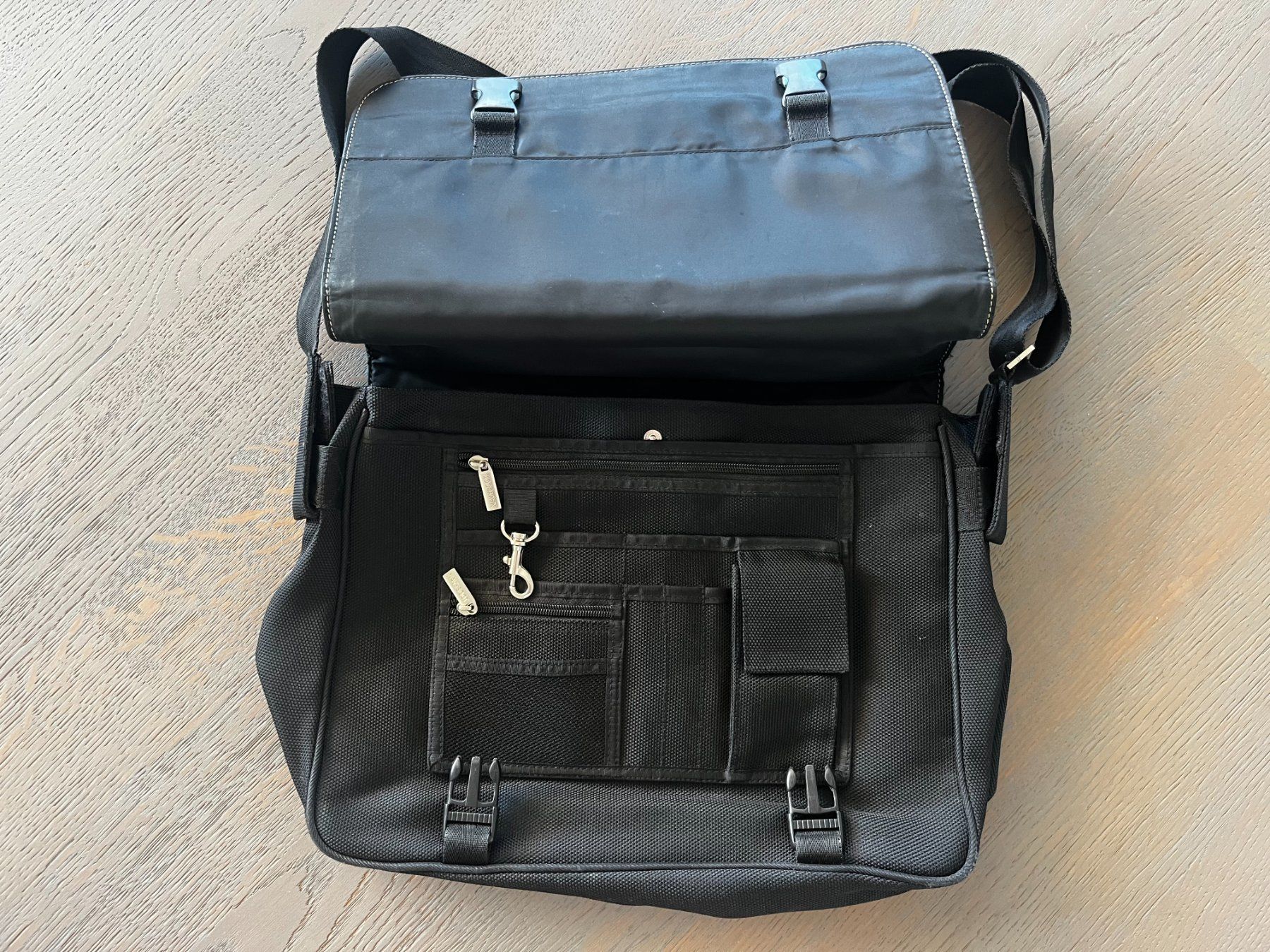 Navyboot Taschen: Navyboot-Leder-Laptop-Tasche – Gebraucht aus Hildisrieden von Rolando14 1