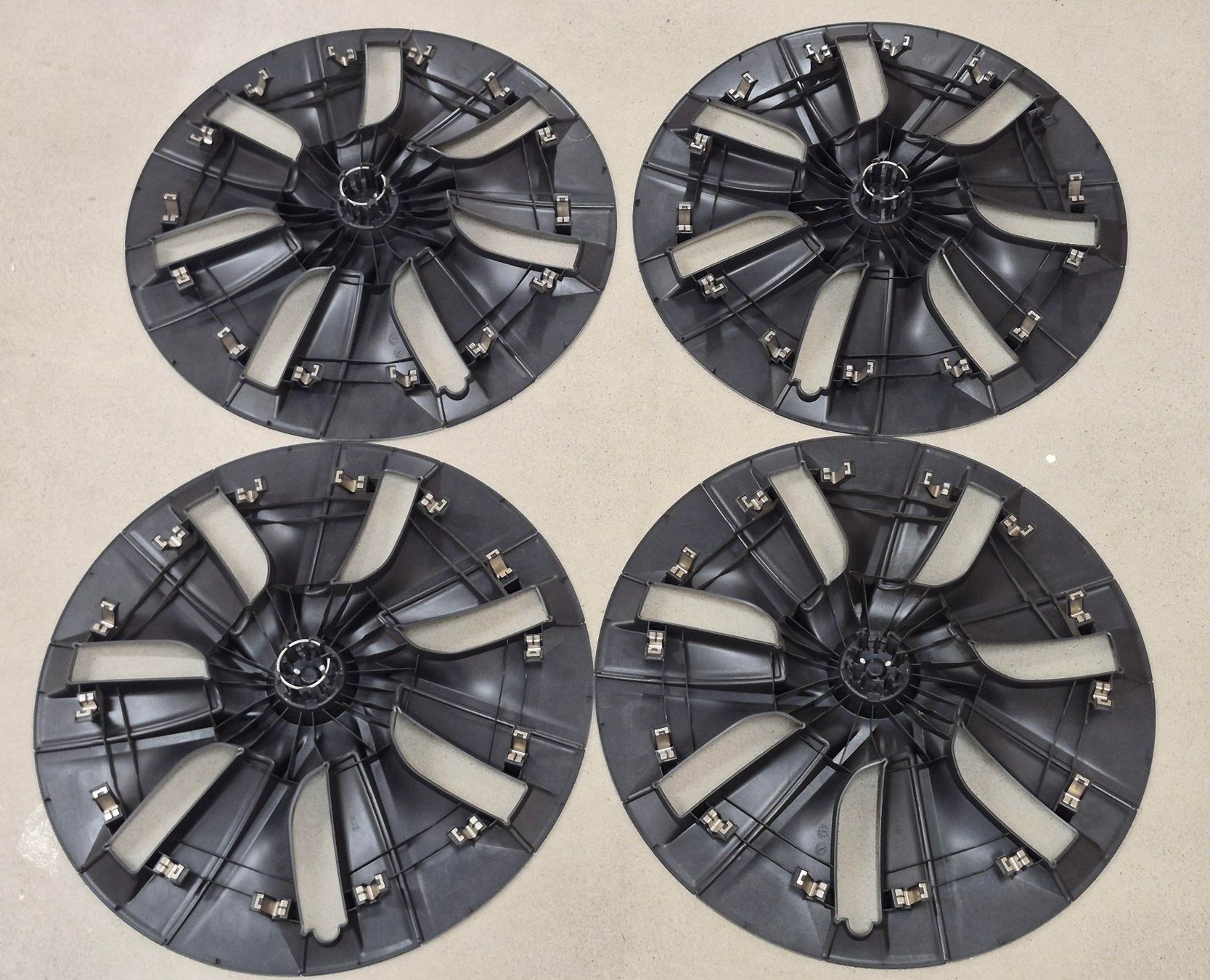 Tesla Cerchioni: Originale TESLA Gemini Radkappen 19" Model Y – Usato da Dietlikon venduto da sparrow10 2