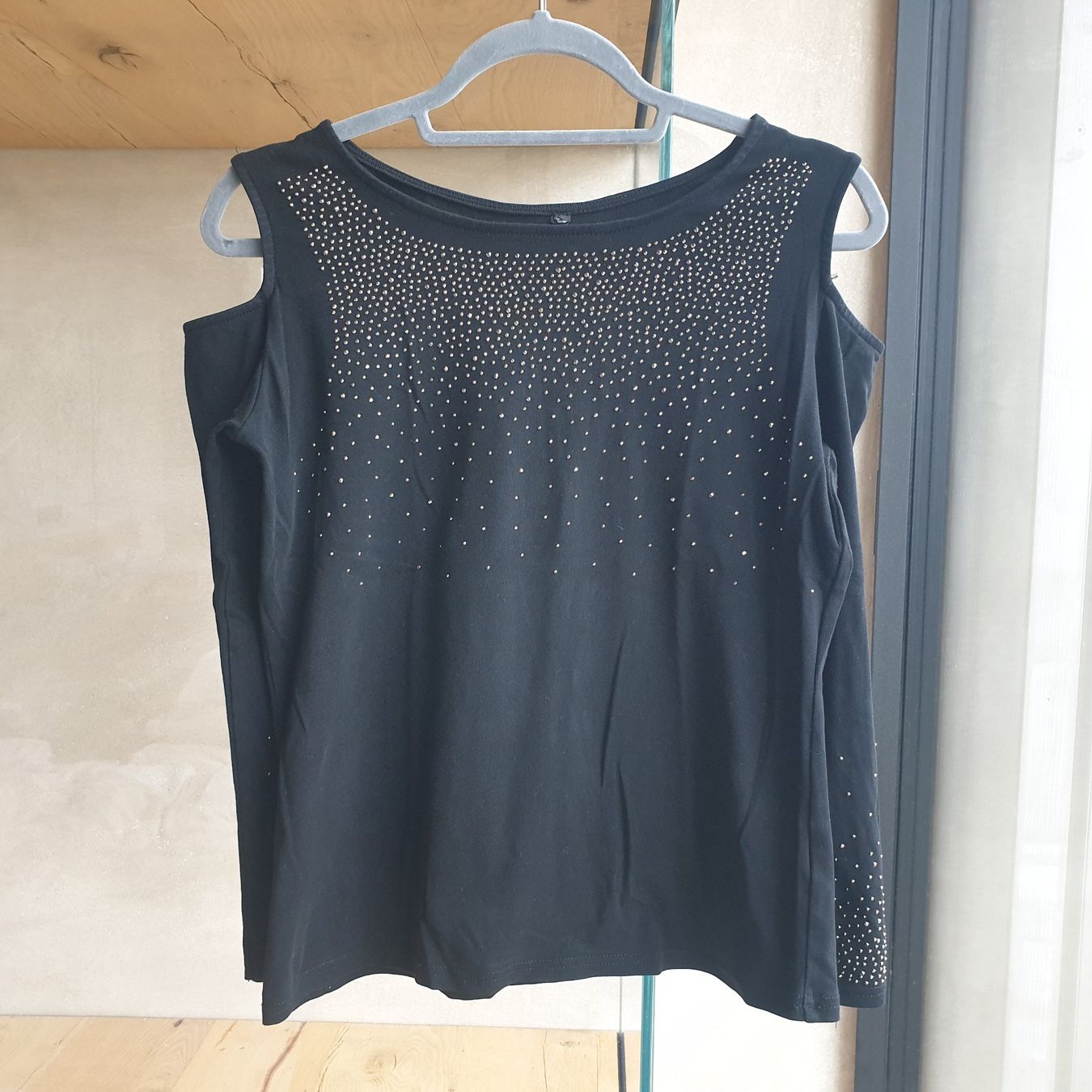 Maglioni & Felpe: 🐸 COLD SHOULDER PULLOVER / TOP L MIT METALLSTEINCHEN – Nuovo (secondo la descrizione) da Môtier (Vully) venduto da Frogs 2
