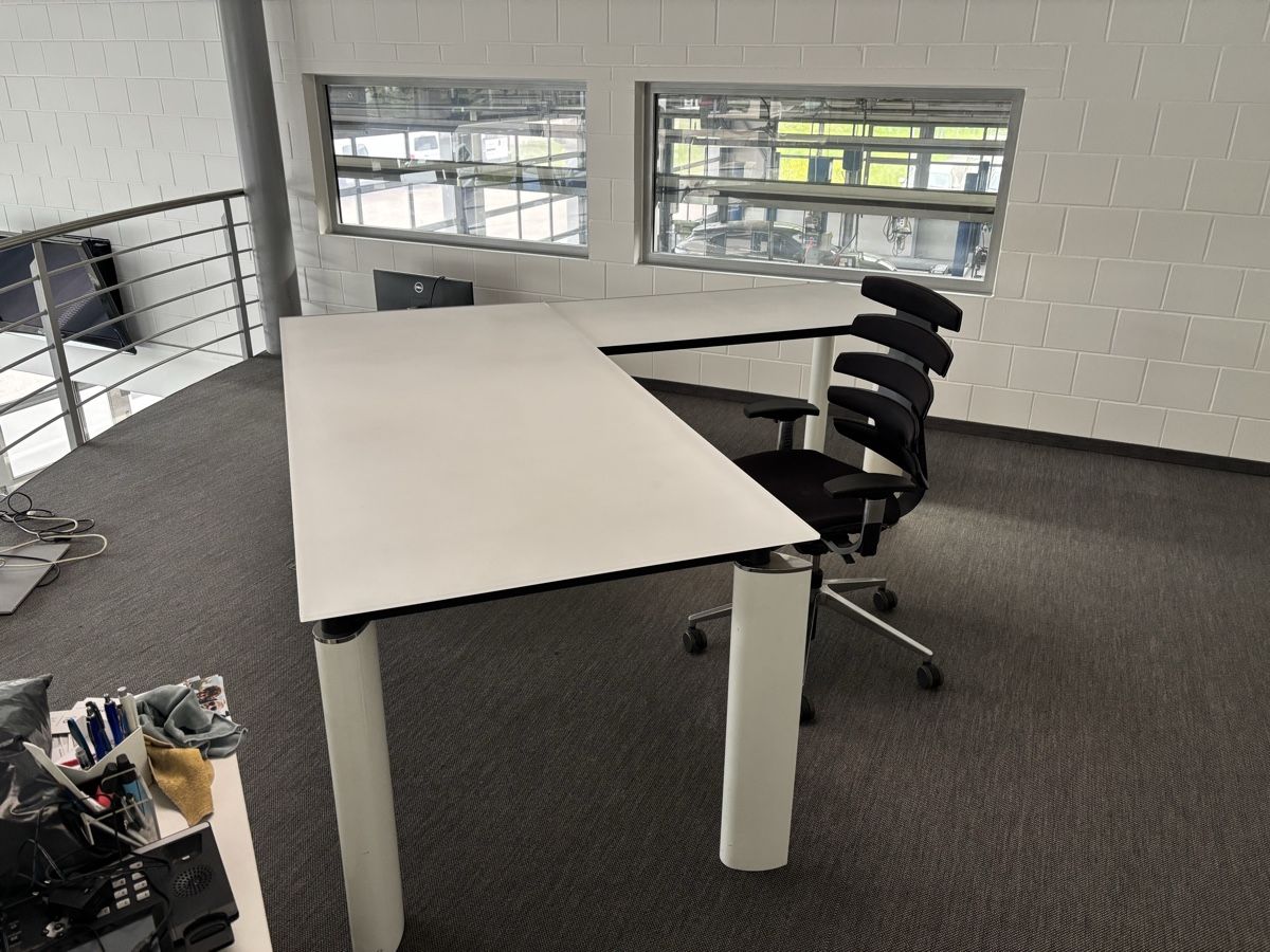 Bureaux: Bürotisch – D'occasion à Wallenwil par Mueller842 5
