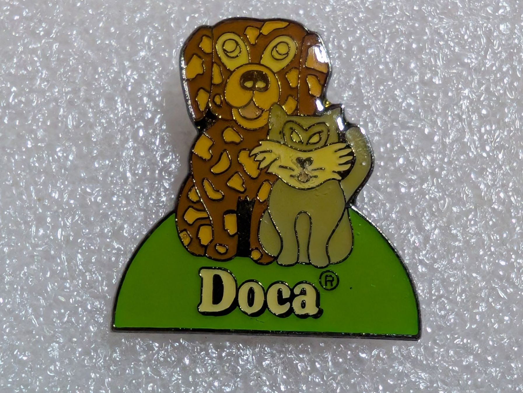 Plaketten & Abzeichen: Ansteckpin 244: Doca – Gebraucht aus Oppligen von Pin-Fall-Shop