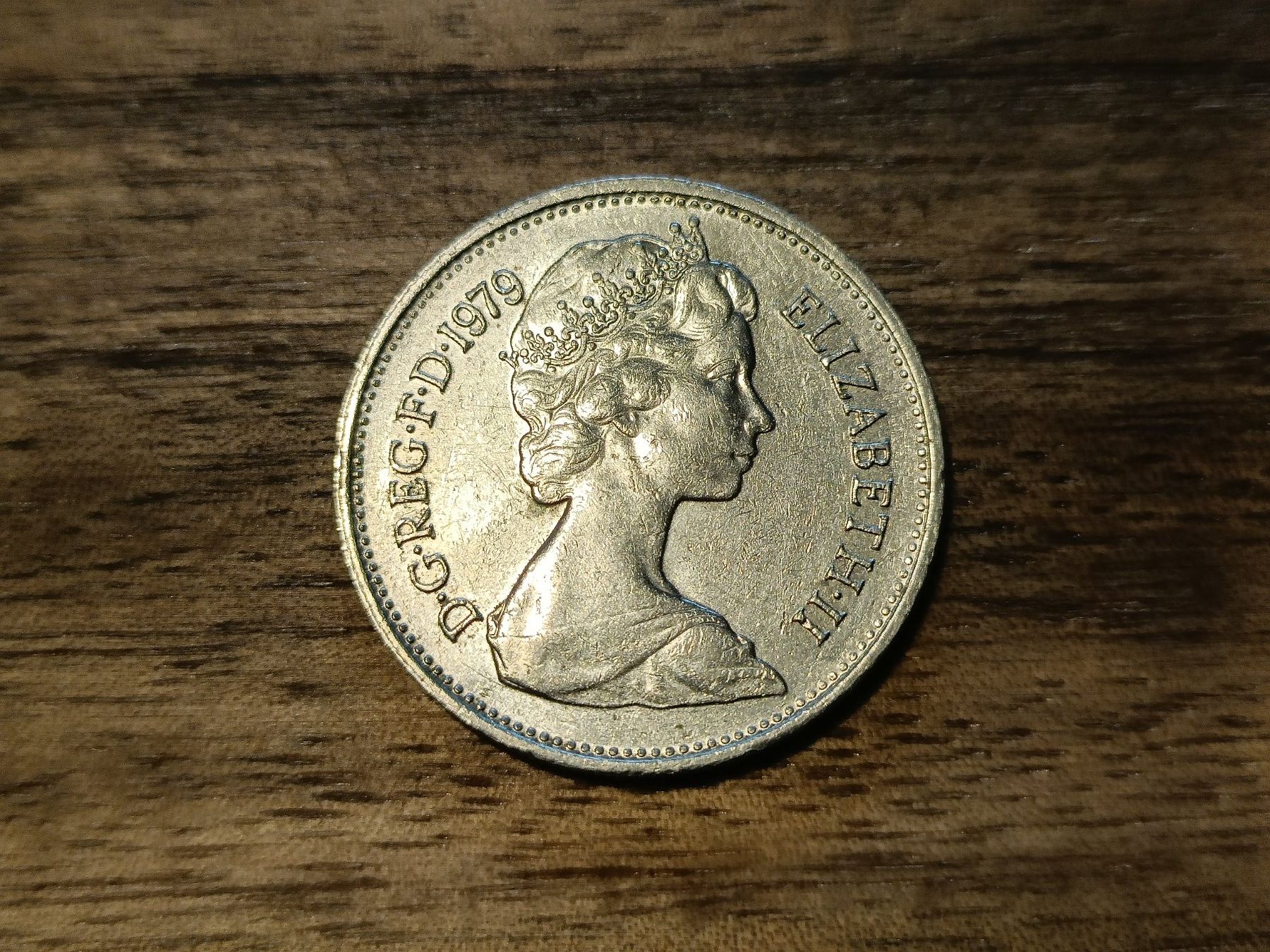 Alle Münzen: Une pièce de 5 NEW PENCE / ELIZABETH II – Gebraucht aus Sion von dav_96jh