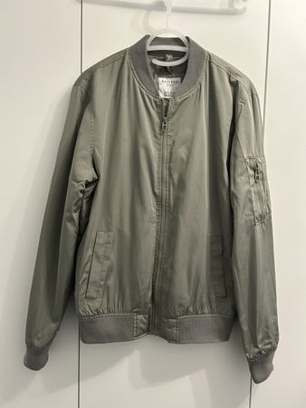Khaki Bomberjacke von Bershka, Grösse M – Top Zustand!