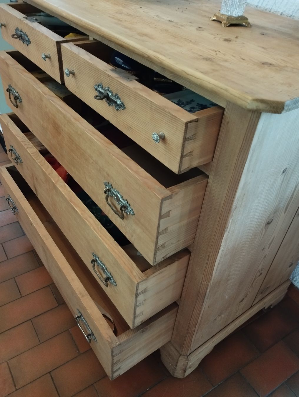 Cassettiere: Commode ancienne sapin massif – Usato da Némiaz (Chamoson) venduto da Patoshi 1