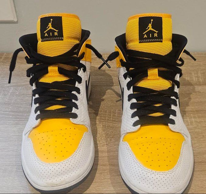 Jordan Scarpe da uomo: Baskets Jordan 1 Mid Blanc Jaune Taille 43 – Usato da St-Prex venduto da kro_7jxt 1