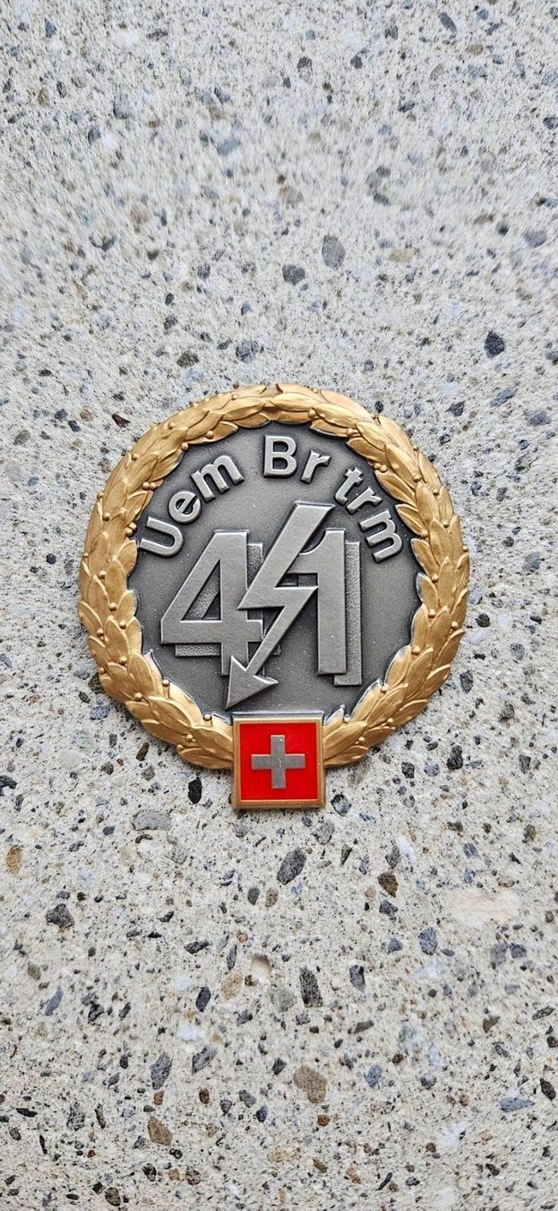 Schweizer Armee Placchette & Badge: *** Beretemblem Gold Offizier Schweizer Armee *** – Nuovo e nell'imballaggio originale da Riedholz venduto da fr_sIruP