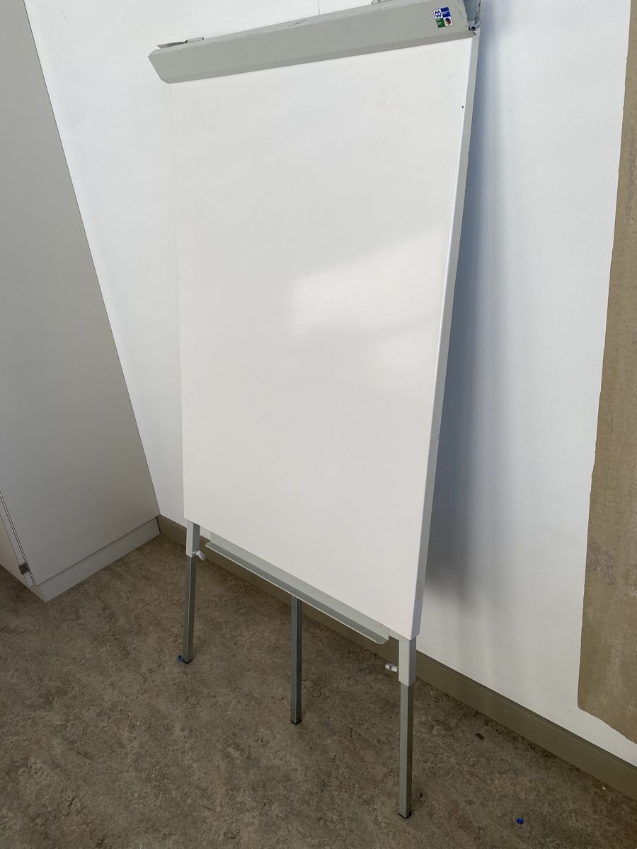 Equipement de magasin & Foires: Flip Chart Ständer – D'occasion à Thalheim AG par wernliegg