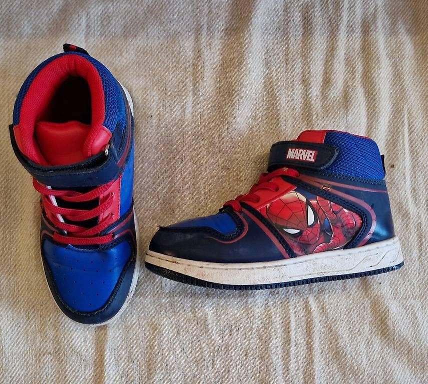Scarpe per ragazzi: Spider-Man Schuhe, Gr. 29 – Usato da Wolfhausen venduto da Santiago2017 2