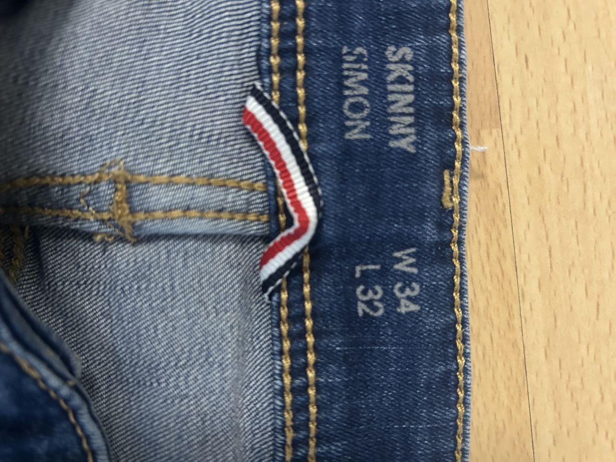 Tommy Hilfiger Jeans: Tomy hilfiger Jeans  – Usato da Geuensee venduto da nosliv 4
