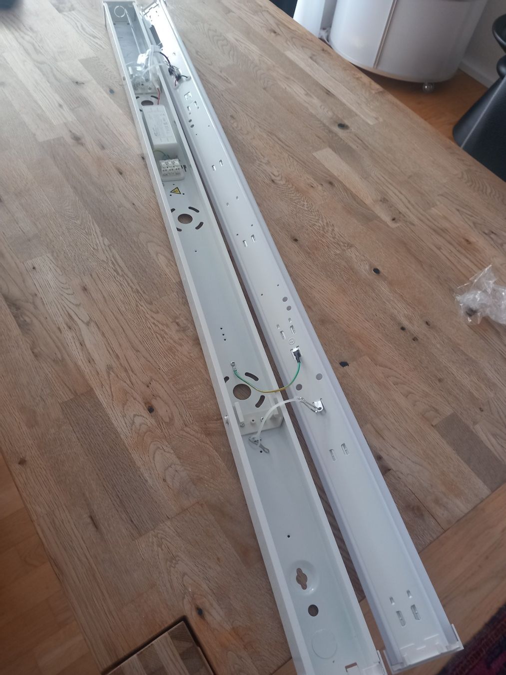 Lampadari & plafoniere: LED Balkenleuchte 1,2m 23W 4000K – Nuovo e nell'imballaggio originale da Thun venduto da Beroshop 1
