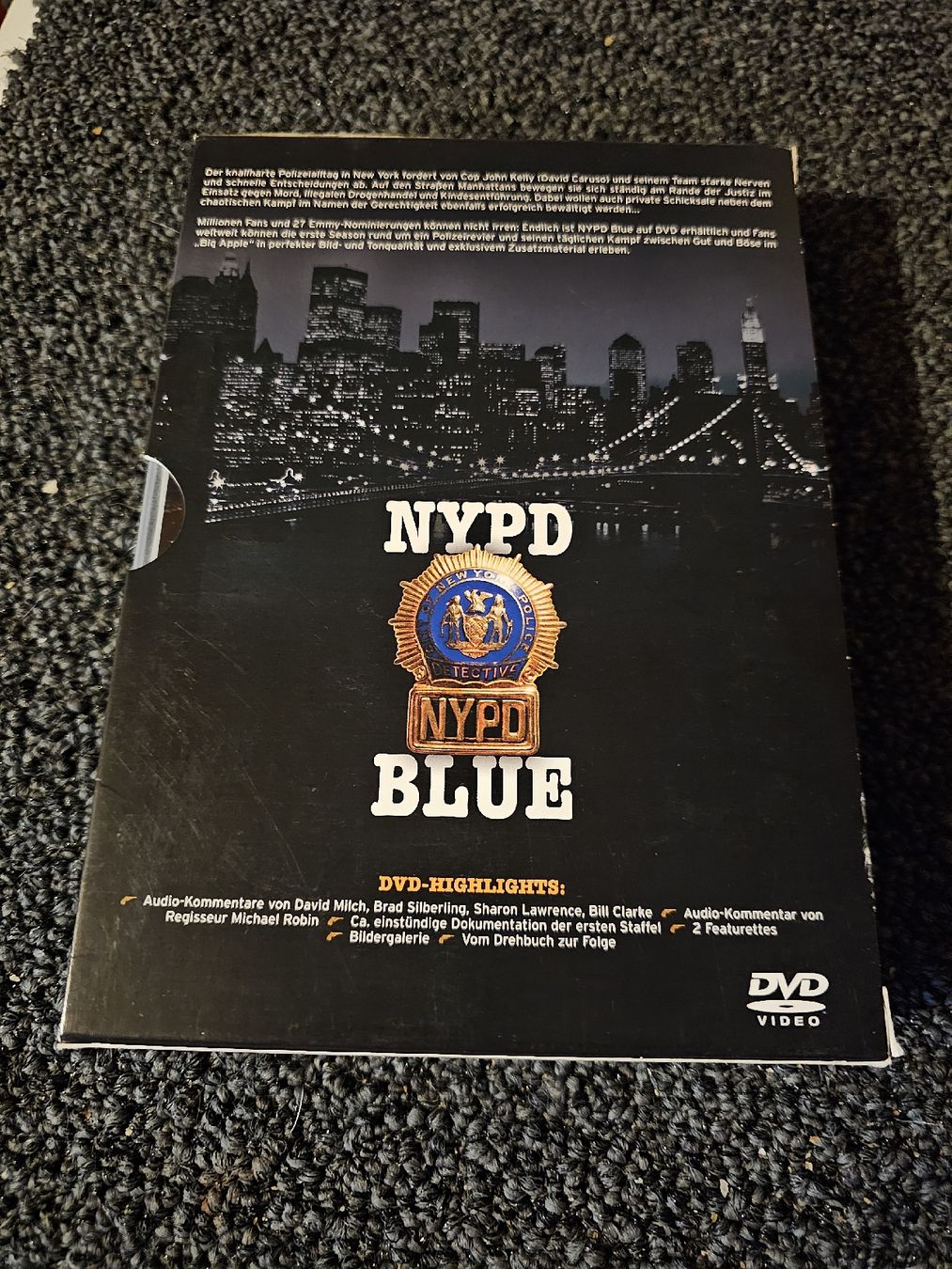Tutti i DVDs: NYPD Blue Staffel 1 (6 DVDs) – Usato da Ruswil venduto da jan_bxl5 1