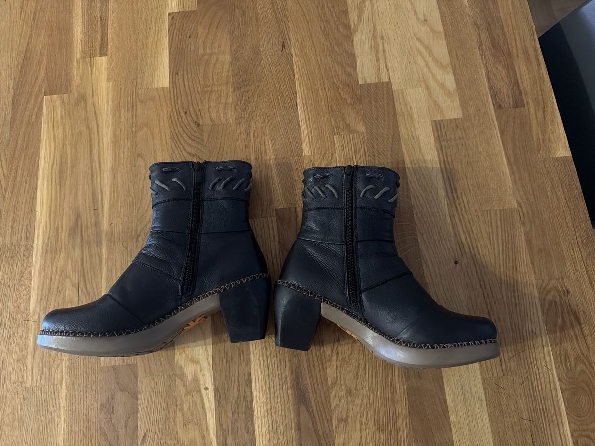 Art Chaussures femmes: Jolie bottines Art – D'occasion à Brügg BE par traindenuit 1