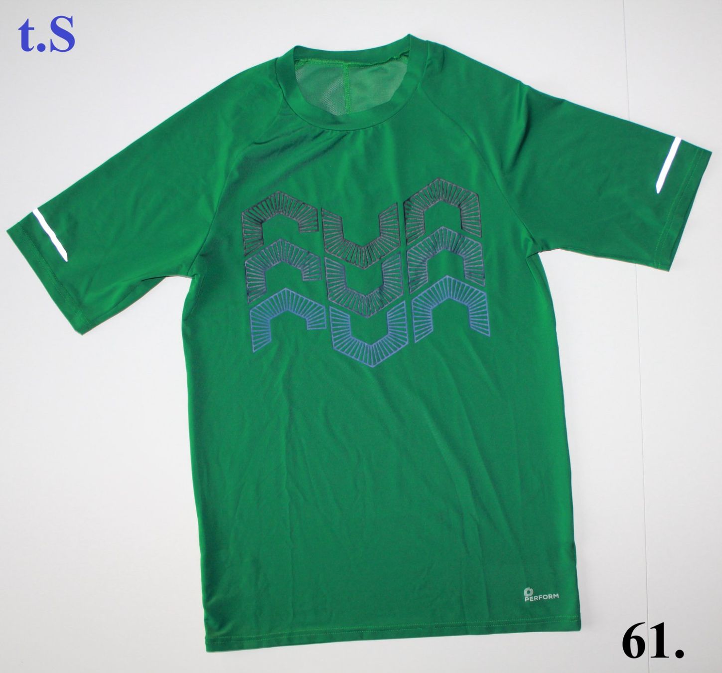 T-shirt: T-shirt sport Perform t. S – Usato da Peseux venduto da Gilloss