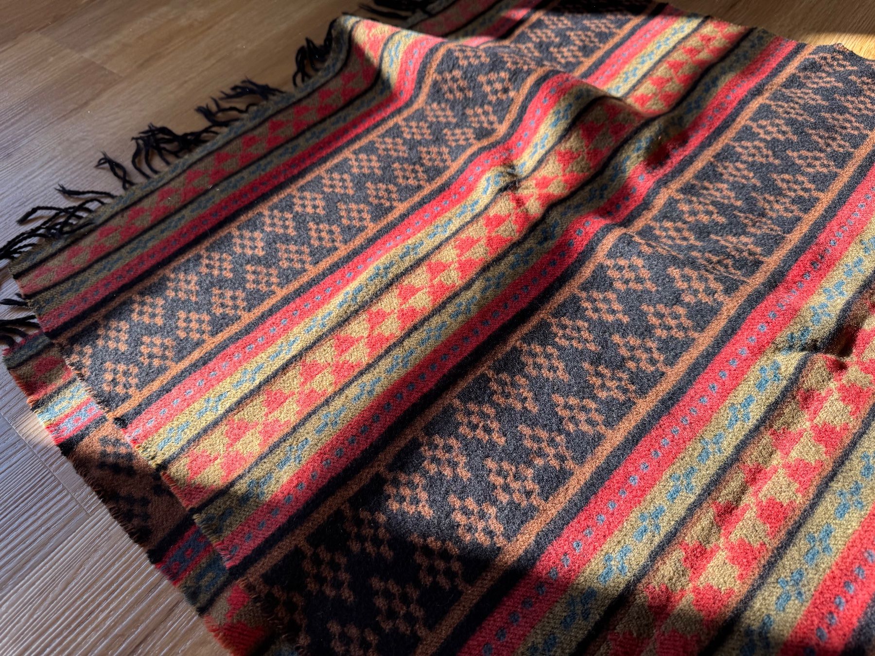 Foulards, Tücher & Schals: Tuch, Woll-Mix Schal, schwarz, rot – Gebraucht aus Bubikon von hachia888 8