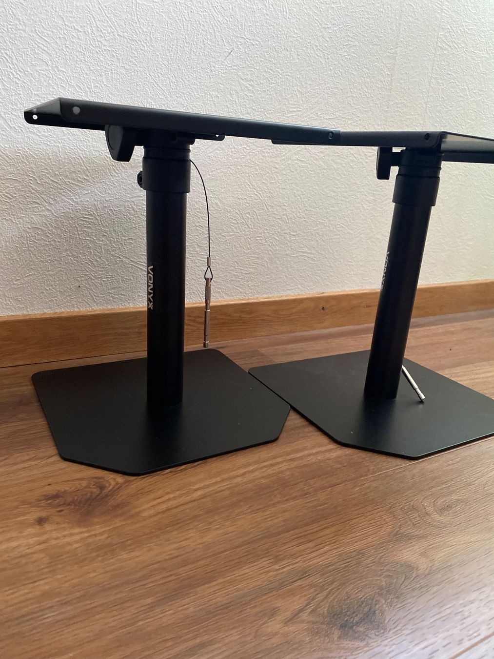 Fixations: Monitorstativ Tischstativ Set, 1 Paar – Neuf (Voir description) à Beckenried par and_b729 1