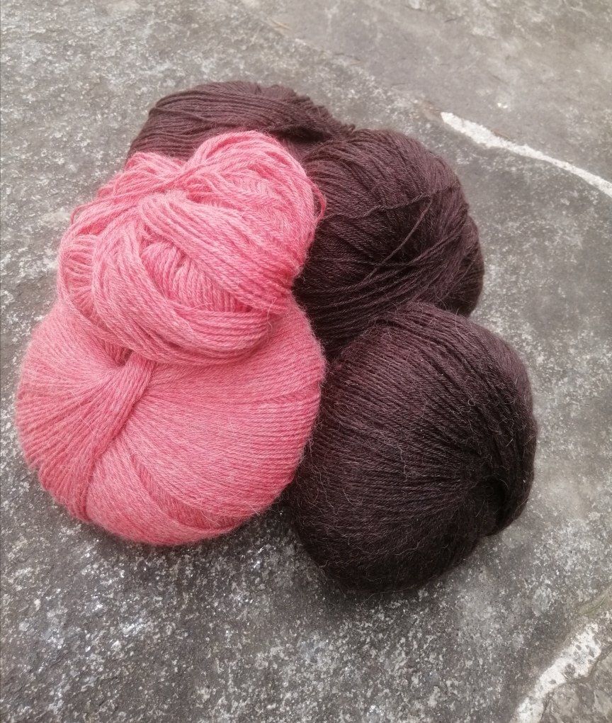 Foulard & Sciarpe: Schultertuch "Himbeerschoko" mit Alpaca     NEU – Nuovo (secondo la descrizione) da Langenthal venduto da Handstrick 8