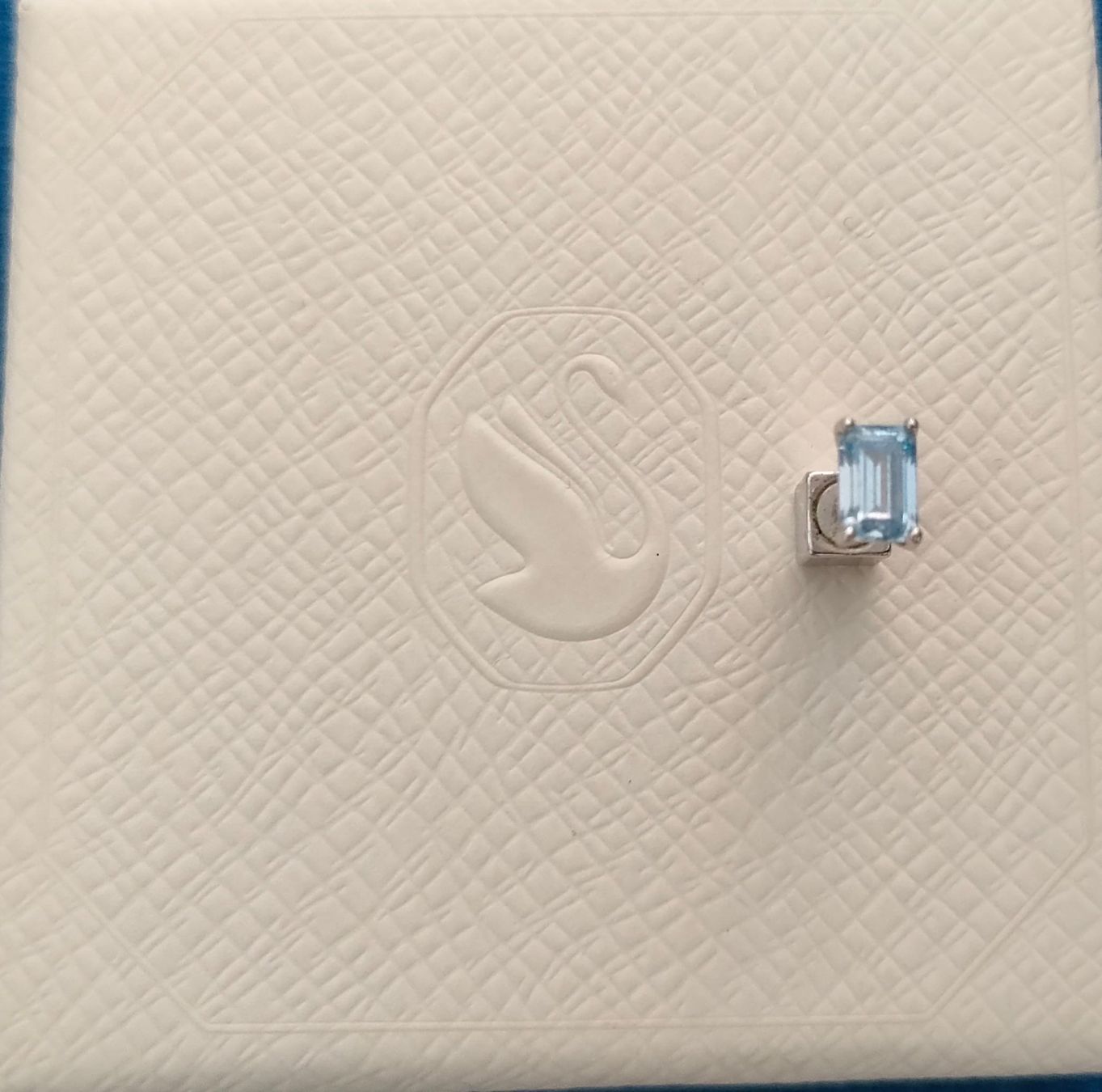 Swarovski Orecchini pendenti & Orecchini a lobo: 1 Swarovski-Ohrstecker "Stilla" Himmel-Blau – Usato da Münsingen venduto da amb_tm2q