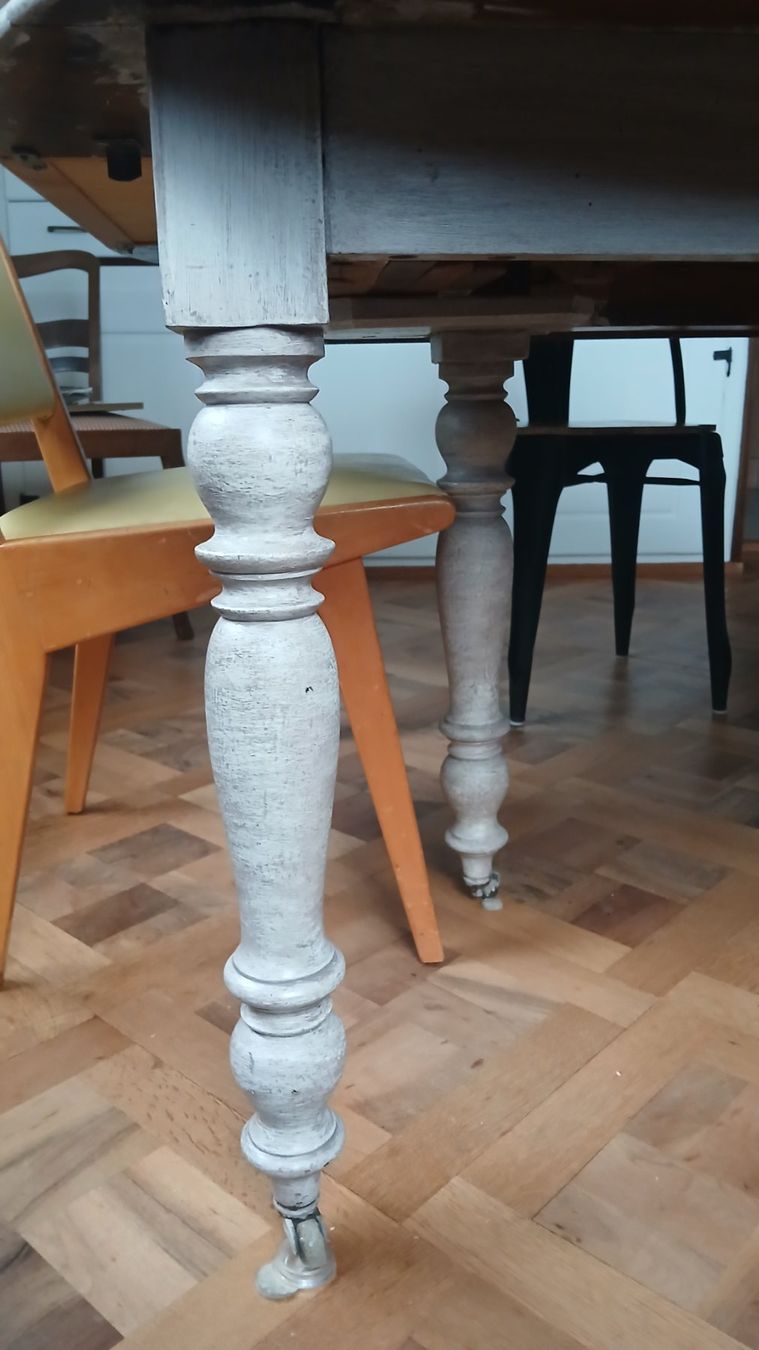 Tische: Table en bois – Gebraucht aus Cortaillod von Dabourg 1