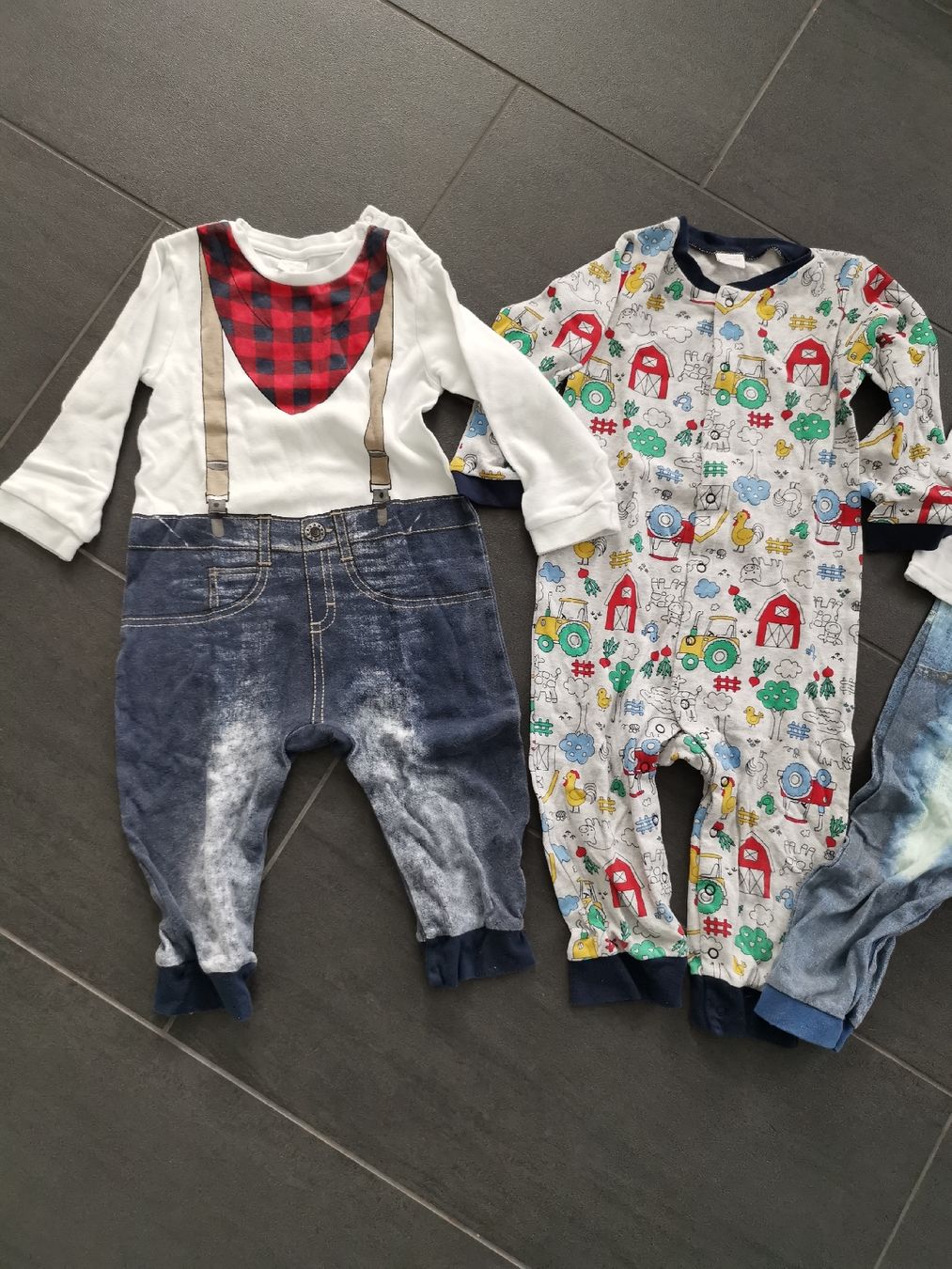 Pyjamas & Ähnliches: drei coole Pyjamas - Versand möglich – Gebraucht aus Matzendorf von hauli2 1