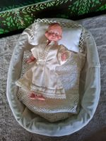 Sehr altes, süsses Puppenbettchen mit Puppe, von Celleba